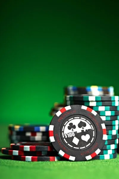 qq228 mobile app interface showing sportsbook and live-dealer options